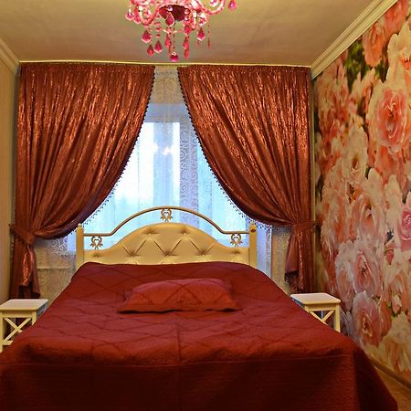 Roses Apartment In The City Center Cernihiv Exterior foto