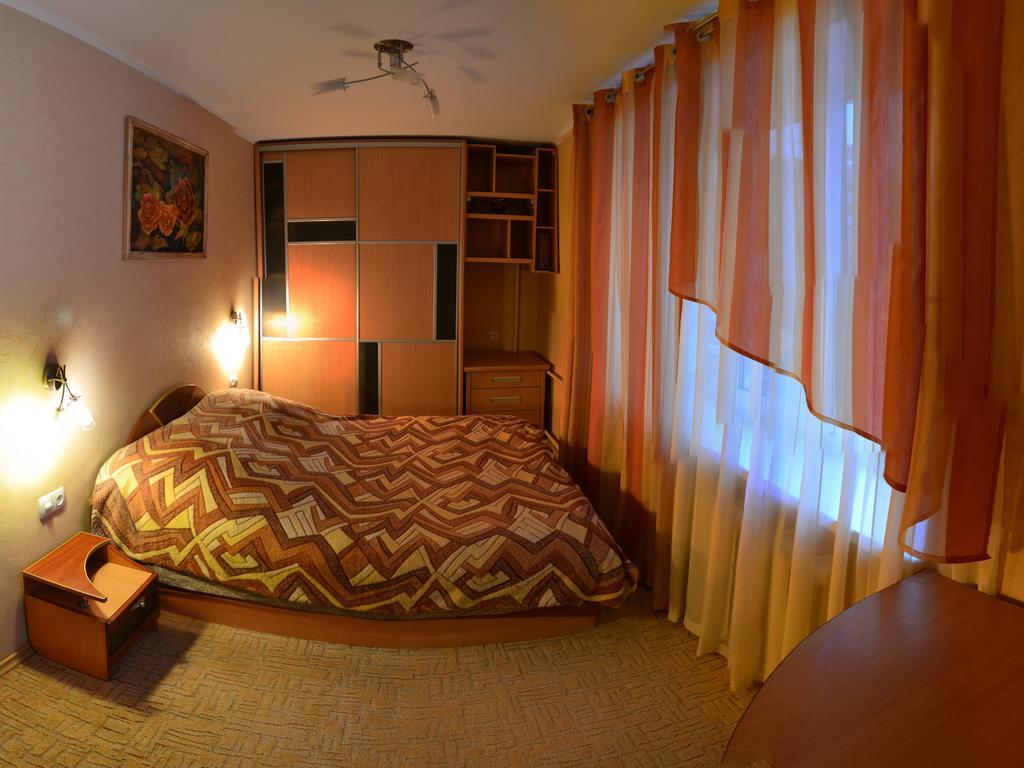 Roses Apartment In The City Center Cernihiv Exterior foto