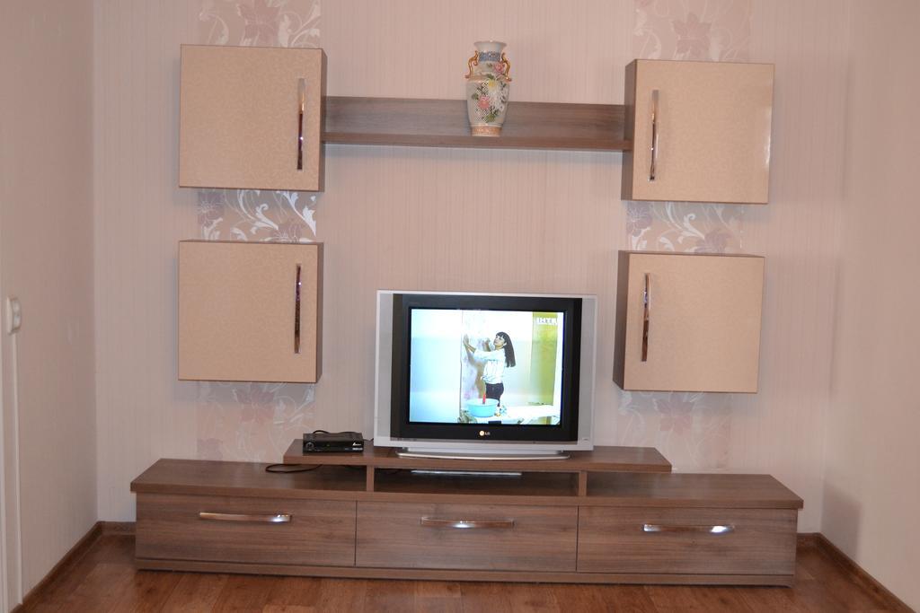 Roses Apartment In The City Center Cernihiv Cameră foto