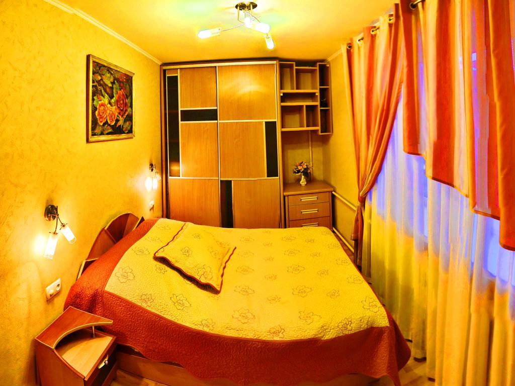 Roses Apartment In The City Center Cernihiv Exterior foto