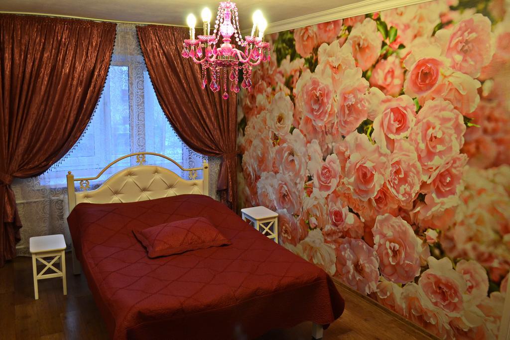 Roses Apartment In The City Center Cernihiv Exterior foto