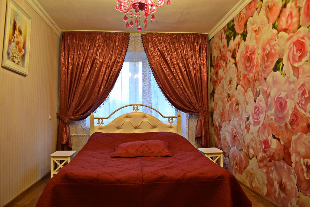 Roses Apartment In The City Center Cernihiv Exterior foto