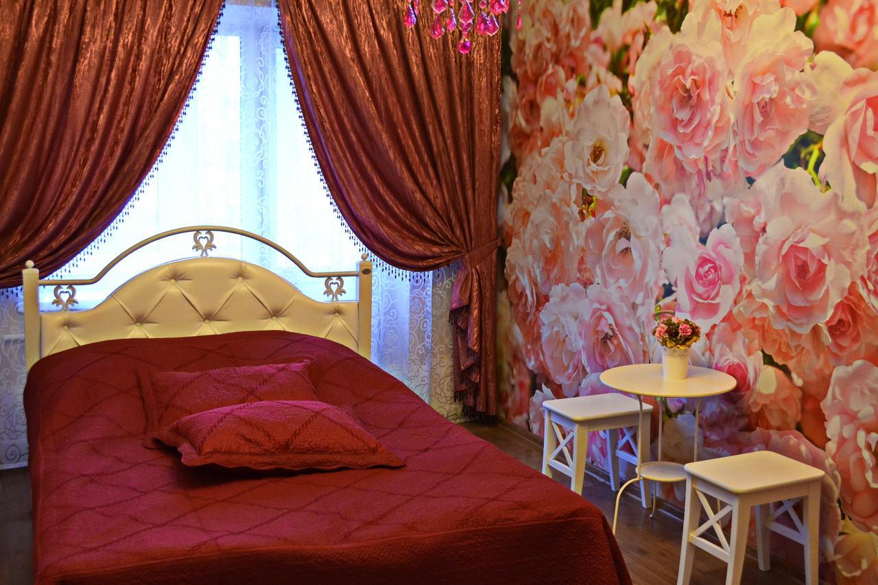 Roses Apartment In The City Center Cernihiv Exterior foto