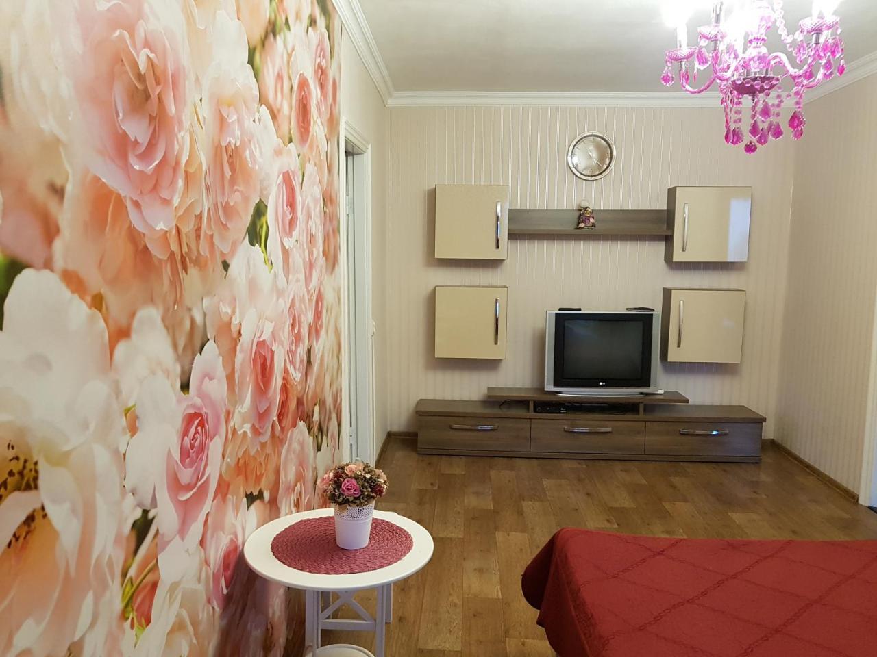 Roses Apartment In The City Center Cernihiv Exterior foto
